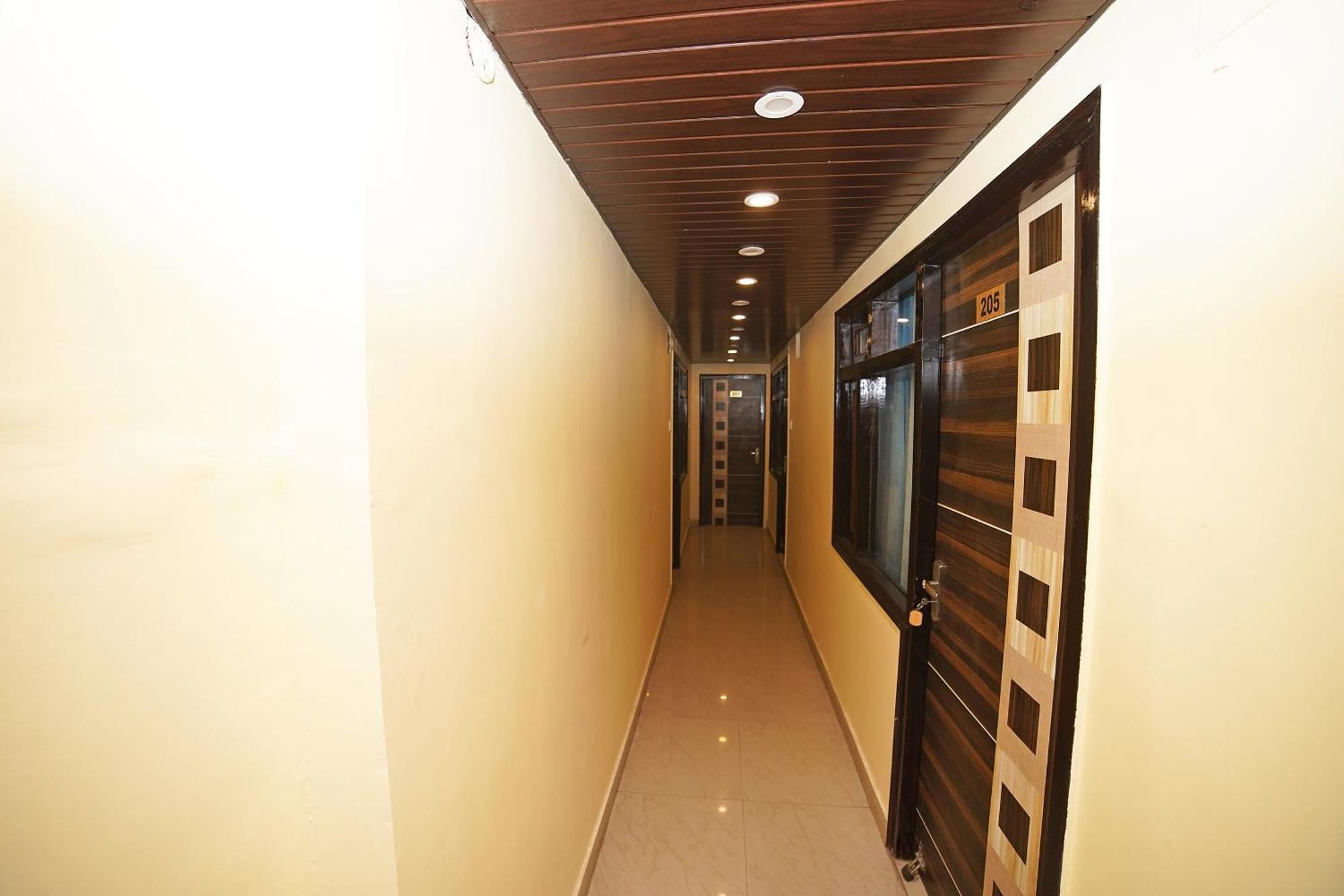 Hotel Oyo Flagship 8594 Golden Nest Nainital Exterior foto